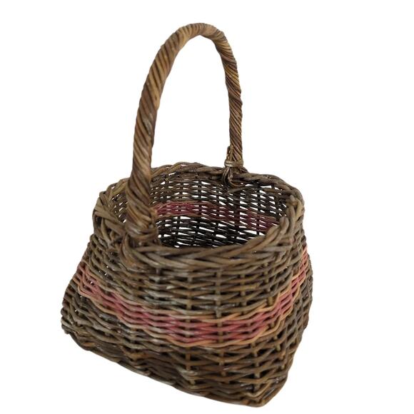 Gift Set: Vintage Handled Basket w/ Cream Earl Grey, Apple, Icewine Luxury Teas - Picture 6 of 9